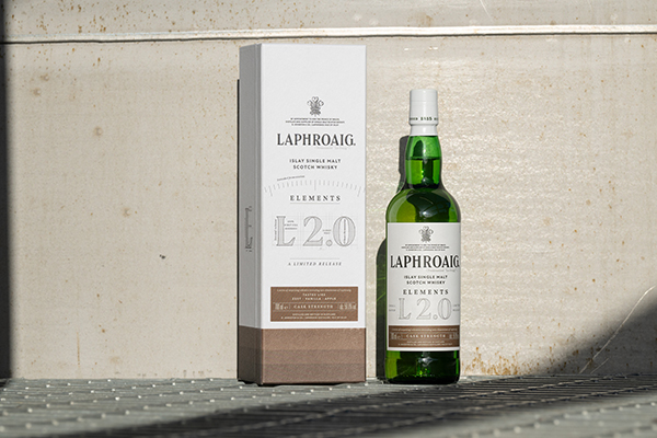 Laphroaig Elements 2.0 Flasche und Verpackung