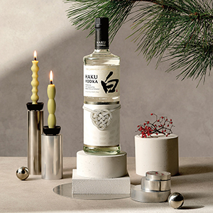 Haku Vodka - Flasche in festlicher Szene