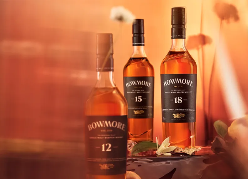 Bowmore präsentiert neues Design der Permanent Collection und führt Bowmore 9 Years Old in Deutschland ein