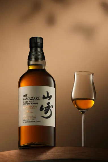 bottle and glass of Yamazaki whisky